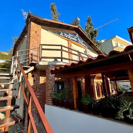 Tekada & Restaurant Hotel