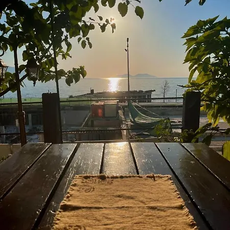 Tékada Hotel&restaurant Hotel *