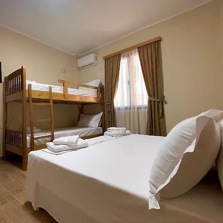 Tekada & Restaurant Hotel