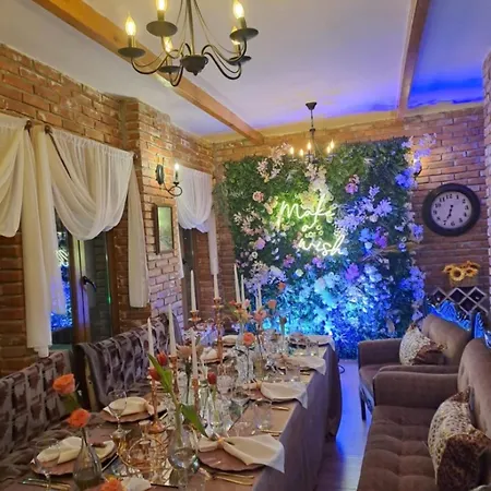 Tekada & Restaurant Hotel Vlore
