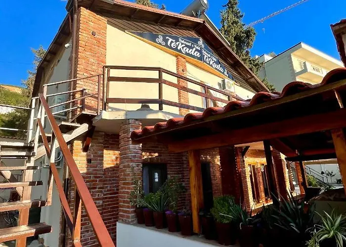 Tekada & Restaurant Hotel