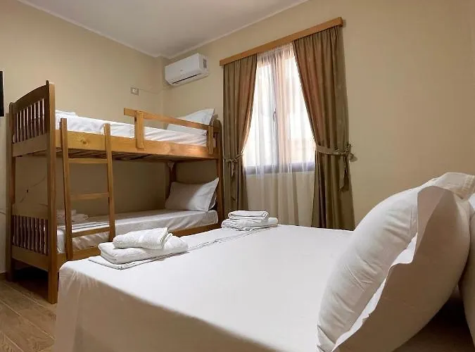 Tekada & Restaurant Hotel