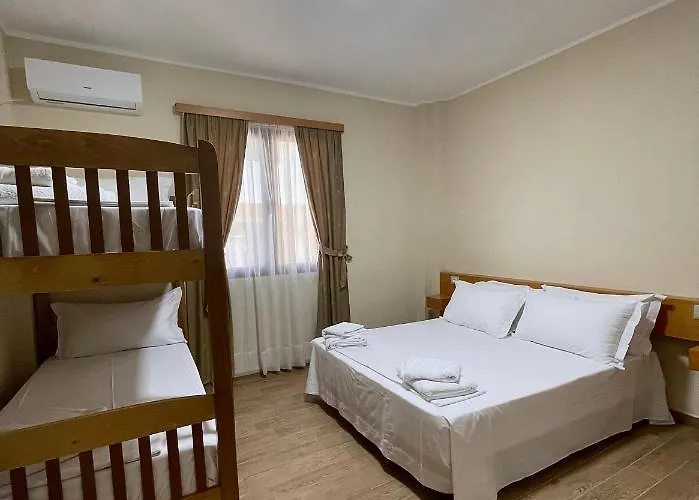 Tekada & Restaurant Hotel