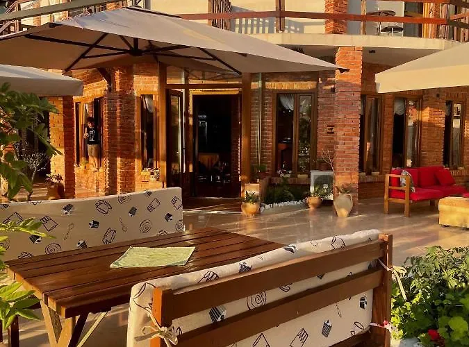 Tekada & Restaurant Hotel *